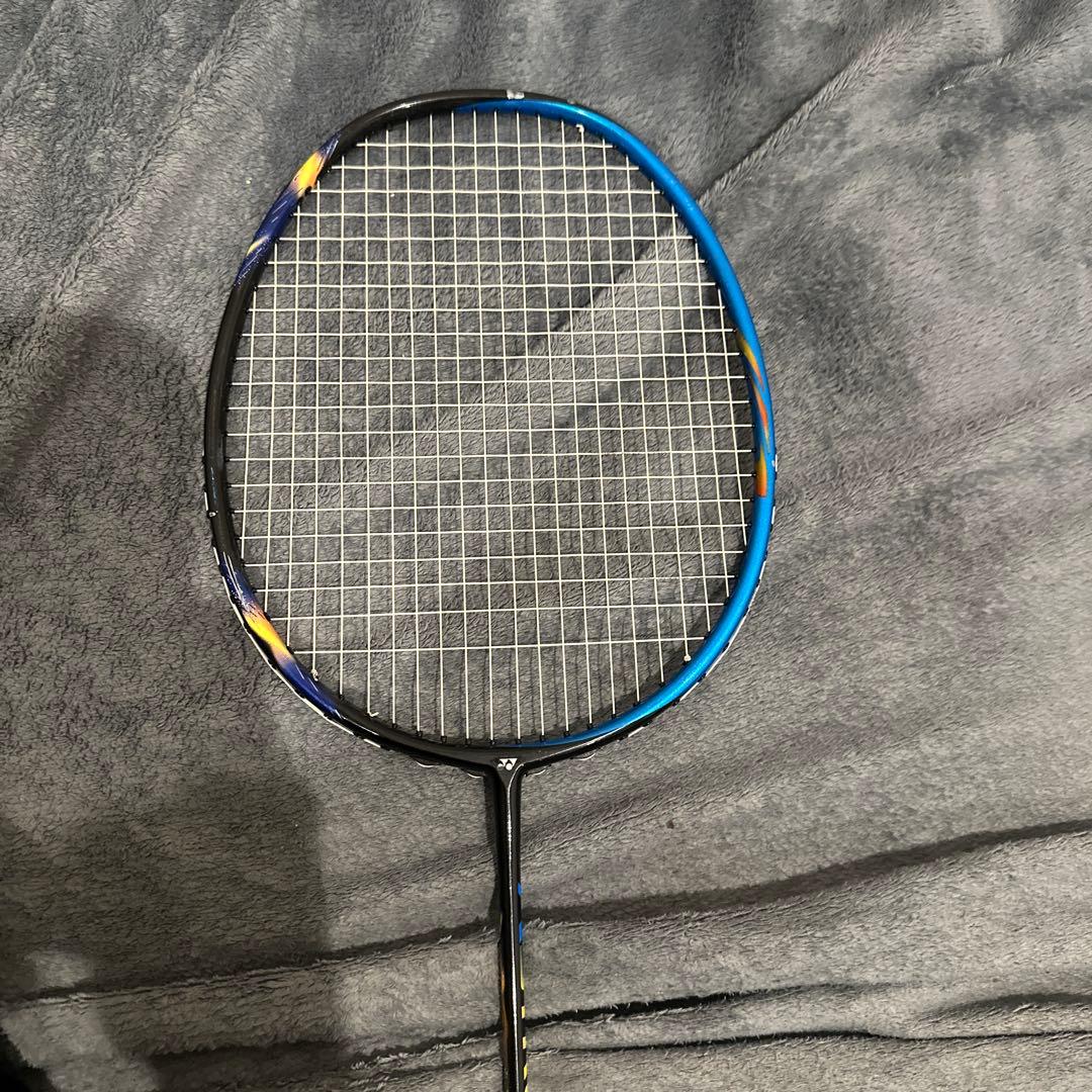 【廃盤】アストロクス77 4UG5バドミントン　ラケット