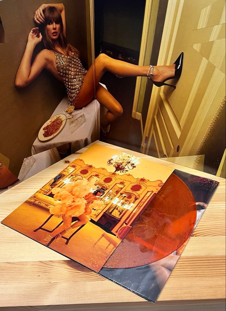 テイラー・スウィフト「The Life Of A Showgirl」+ ポスター