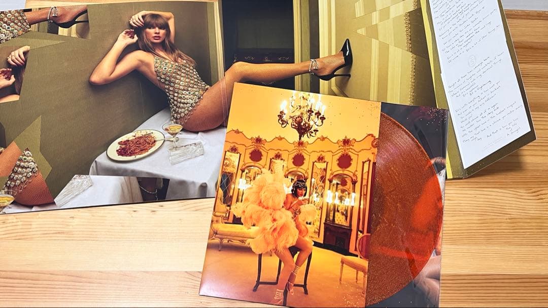 テイラー・スウィフト「The Life Of A Showgirl」+ ポスター