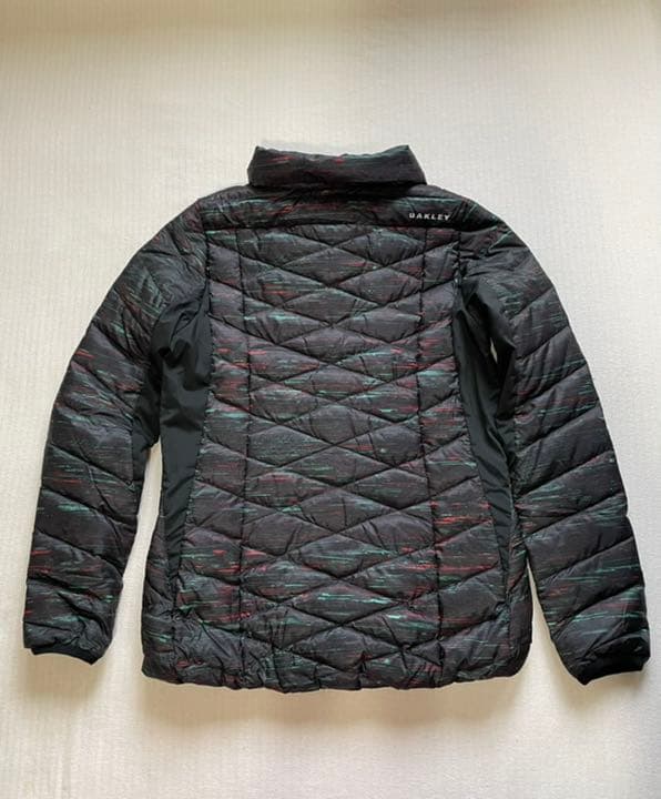 《超美品》OAKLEY オークリー 黒 ブラック ダウンジャケット