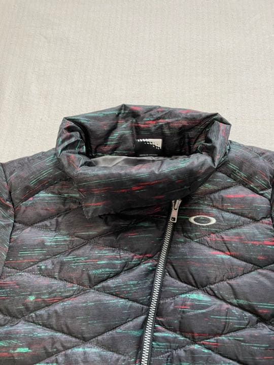 《超美品》OAKLEY オークリー 黒 ブラック ダウンジャケット