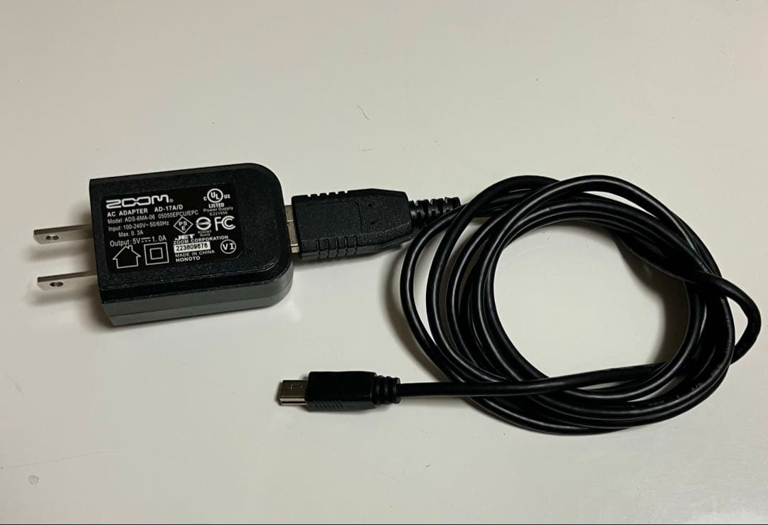 Zoom R8 マルチトラックレコーダー 32GBカード2枚付属