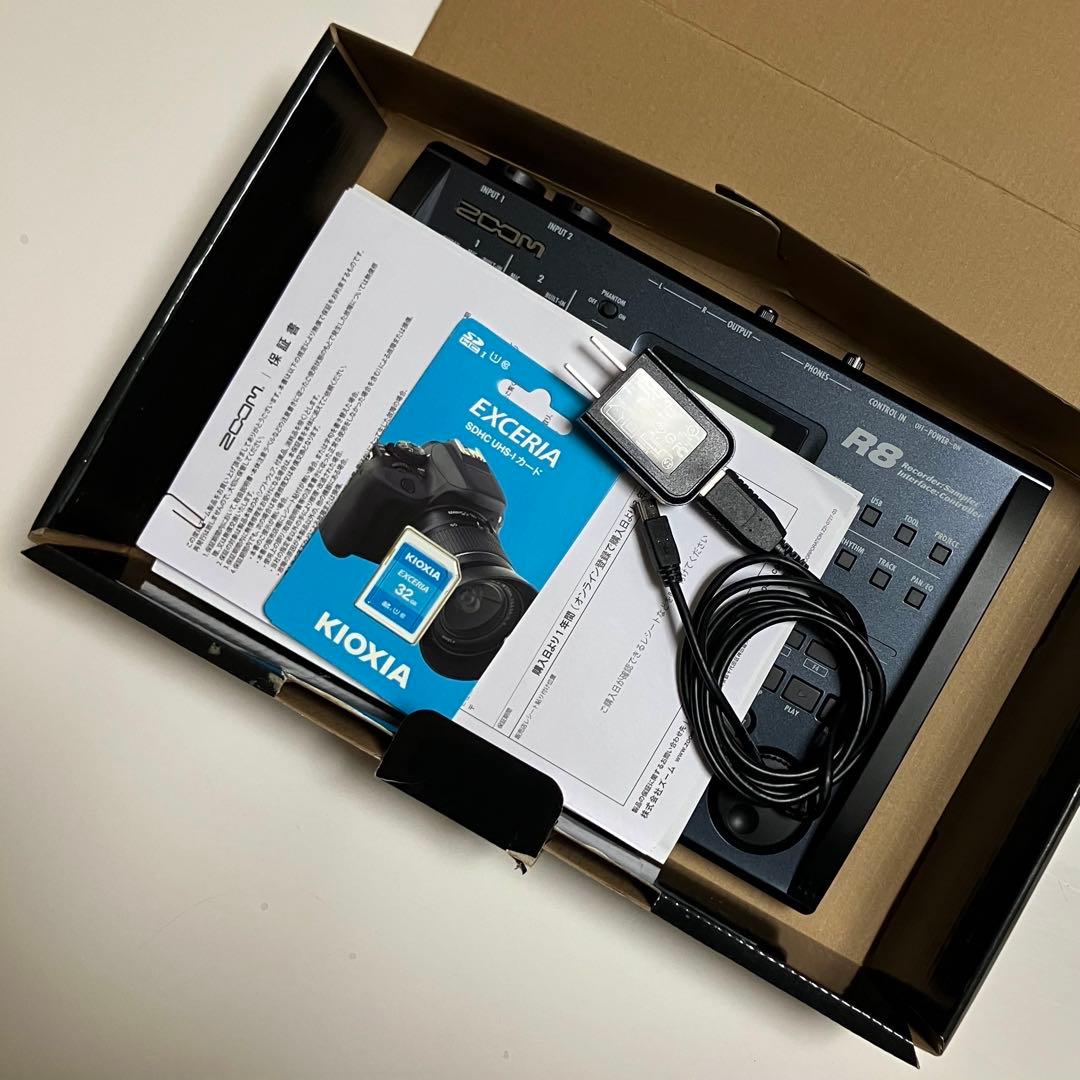 Zoom R8 マルチトラックレコーダー 32GBカード2枚付属