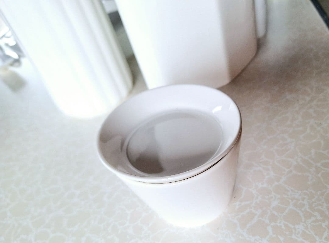 合計39点　珍しい白磁　ソープ　歯ブラシ　花瓶　蓋付き小物入れなどなど