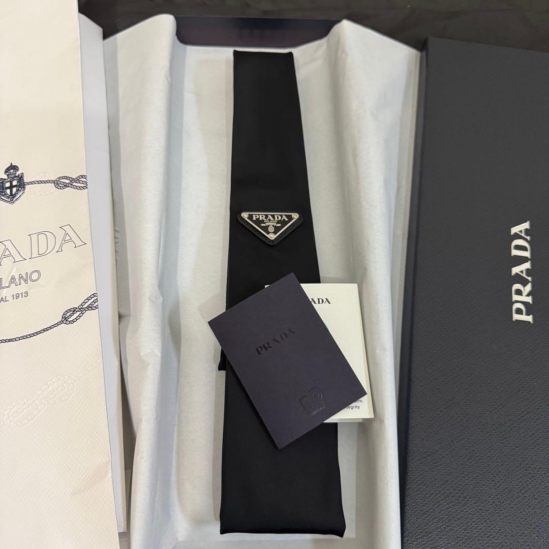 PRADA ロゴネクタイ ブラック ロゴプレート