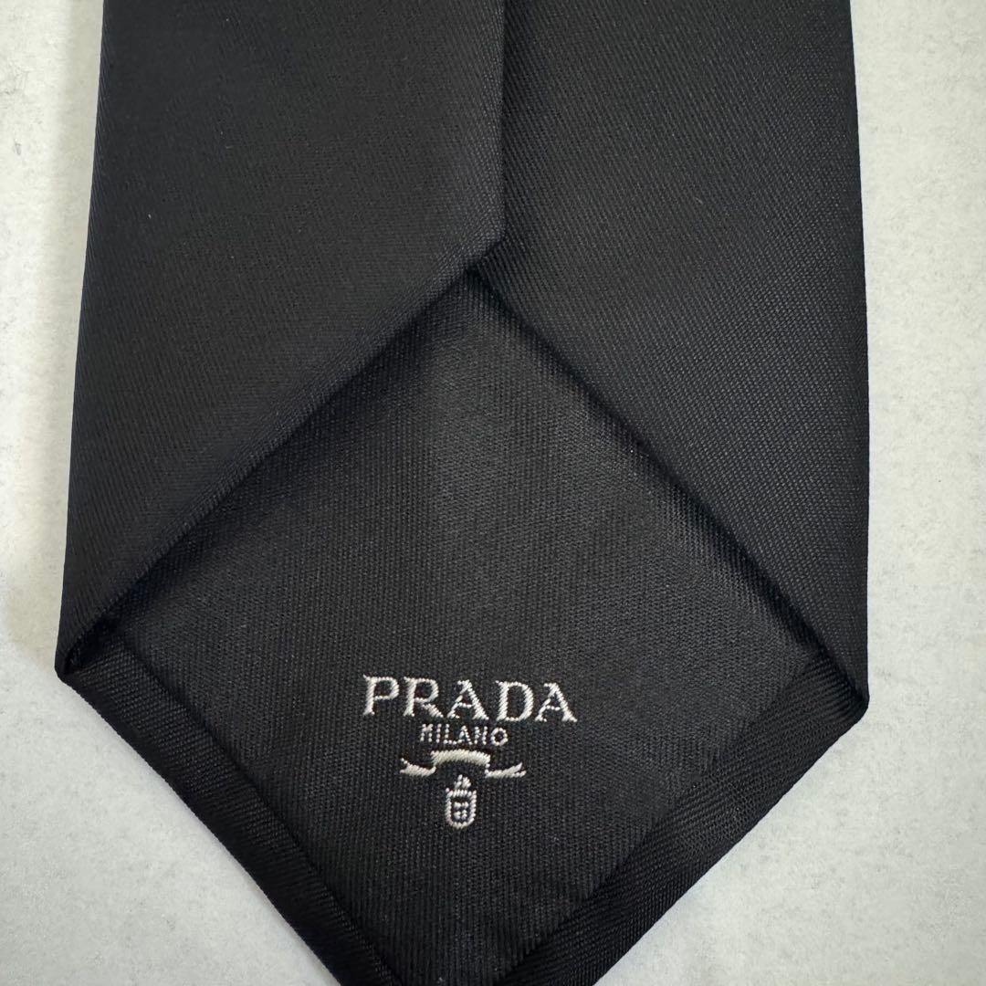 PRADA ロゴネクタイ ブラック ロゴプレート