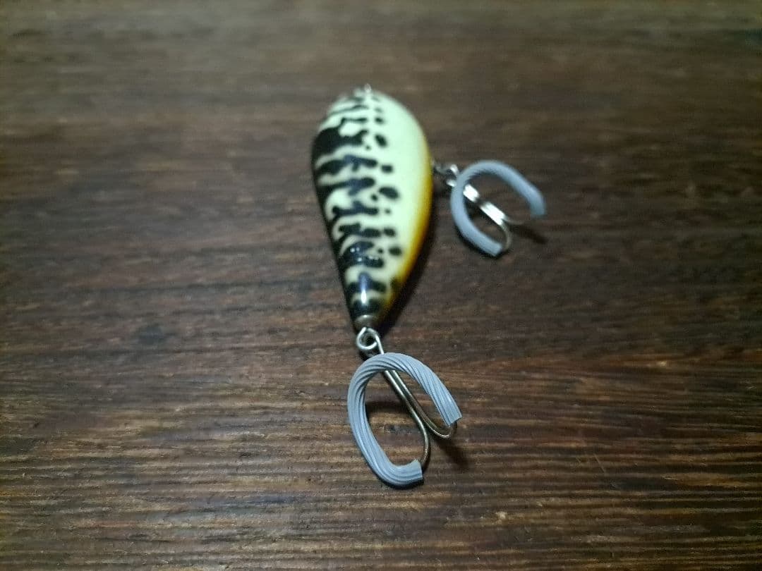 バルサ50　ステッピン・フラッター　ホワイトコーチドッグ