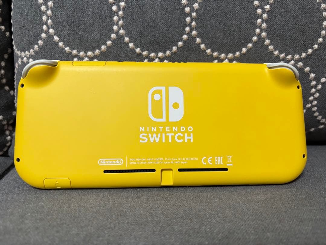 任天堂　Switch lite　イエロー