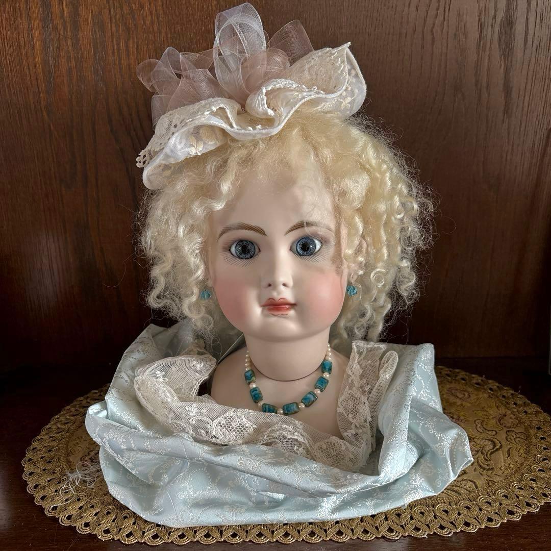 ビスクドール、ヘッド　ジュモー 赤のシューズ付き