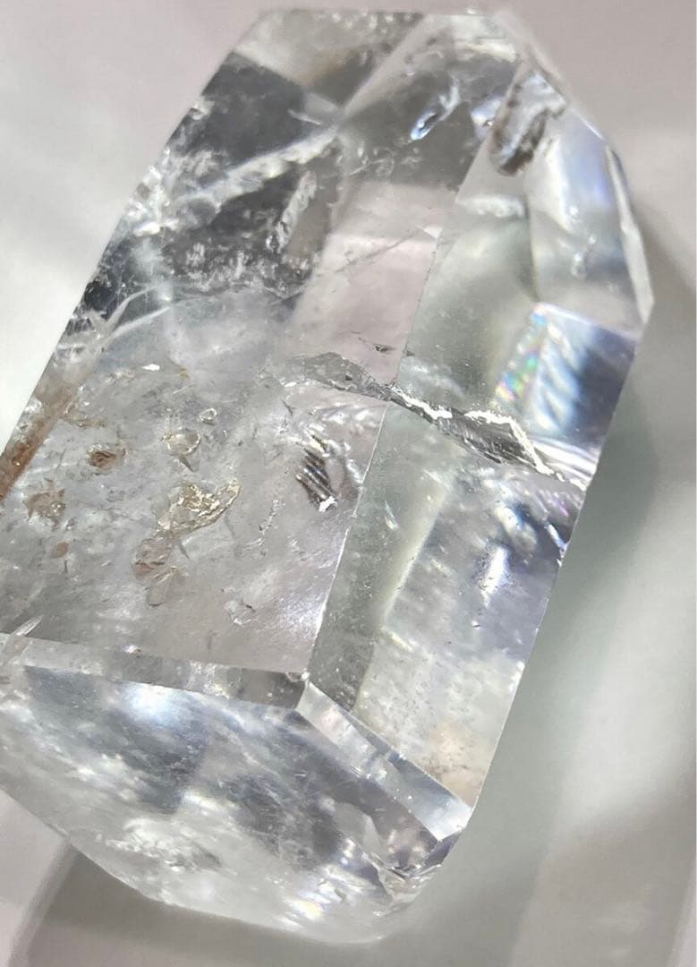 ホワイトファントム✨ キャルコパライト（黄銅鉱）入り　クリスタル　レインボー