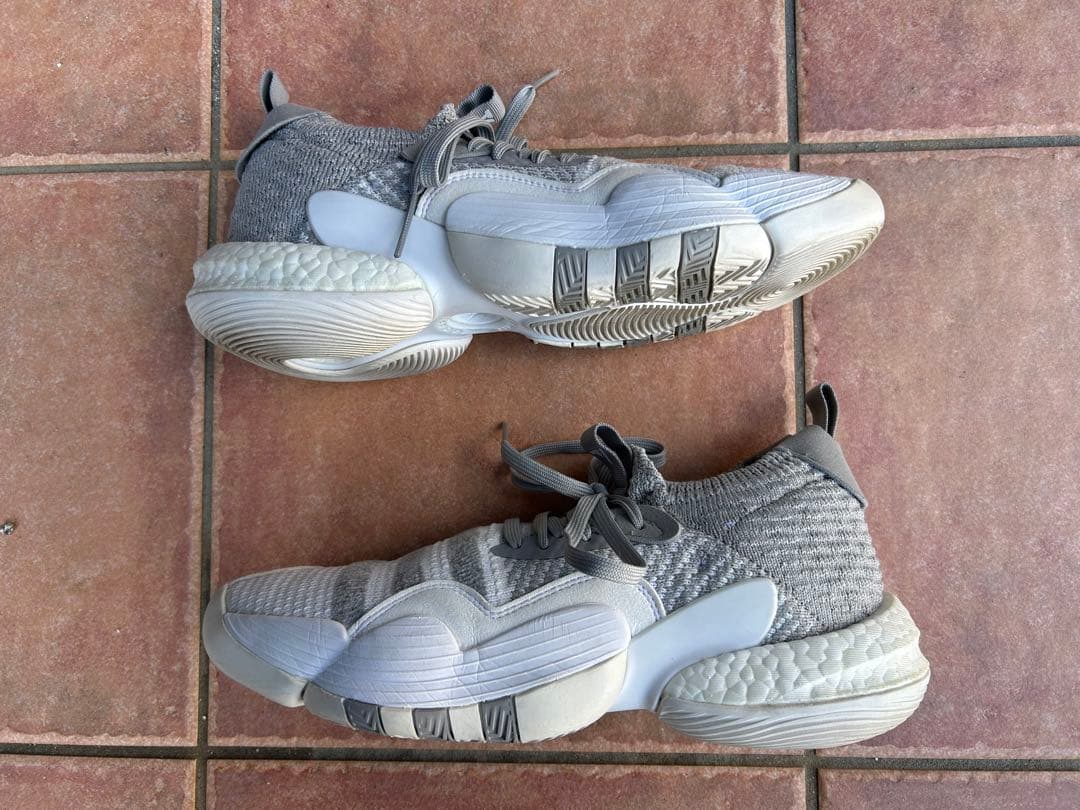 最終価格　人気 adidas トレイヤング2 27.0cm