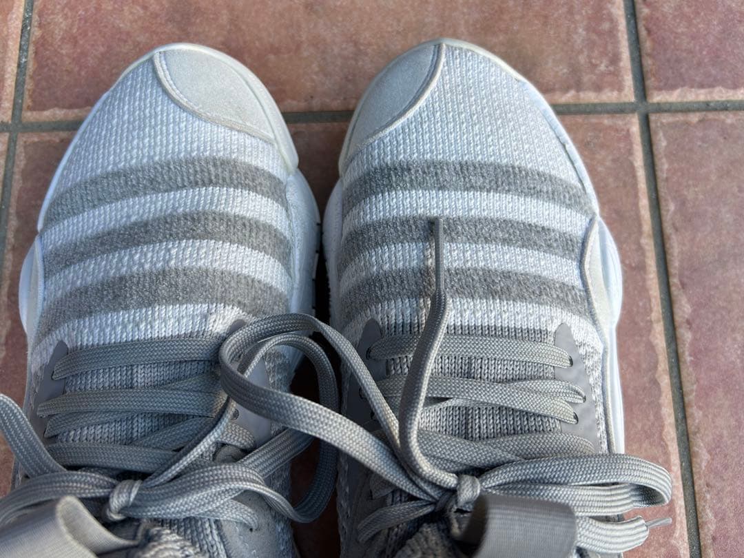 最終価格　人気 adidas トレイヤング2 27.0cm