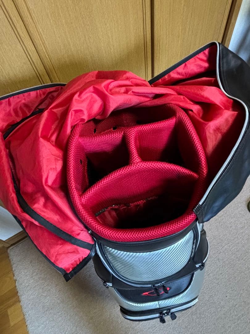 オークリー OAKLEY　キャディバッグ９.5型（ブラック/シルバー/レッド）