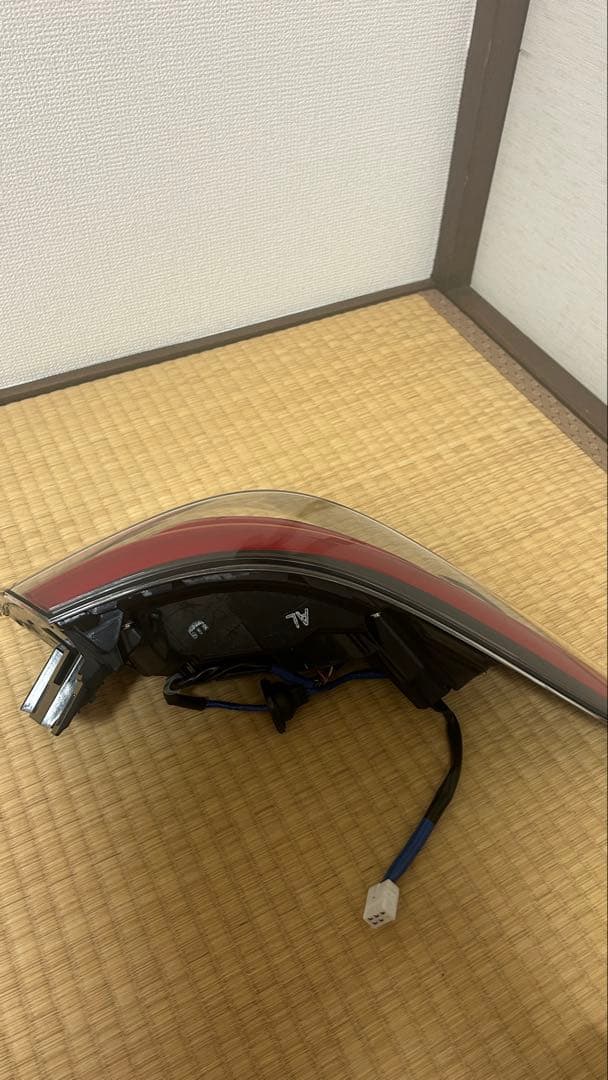 220系クラウン 左テールランプ