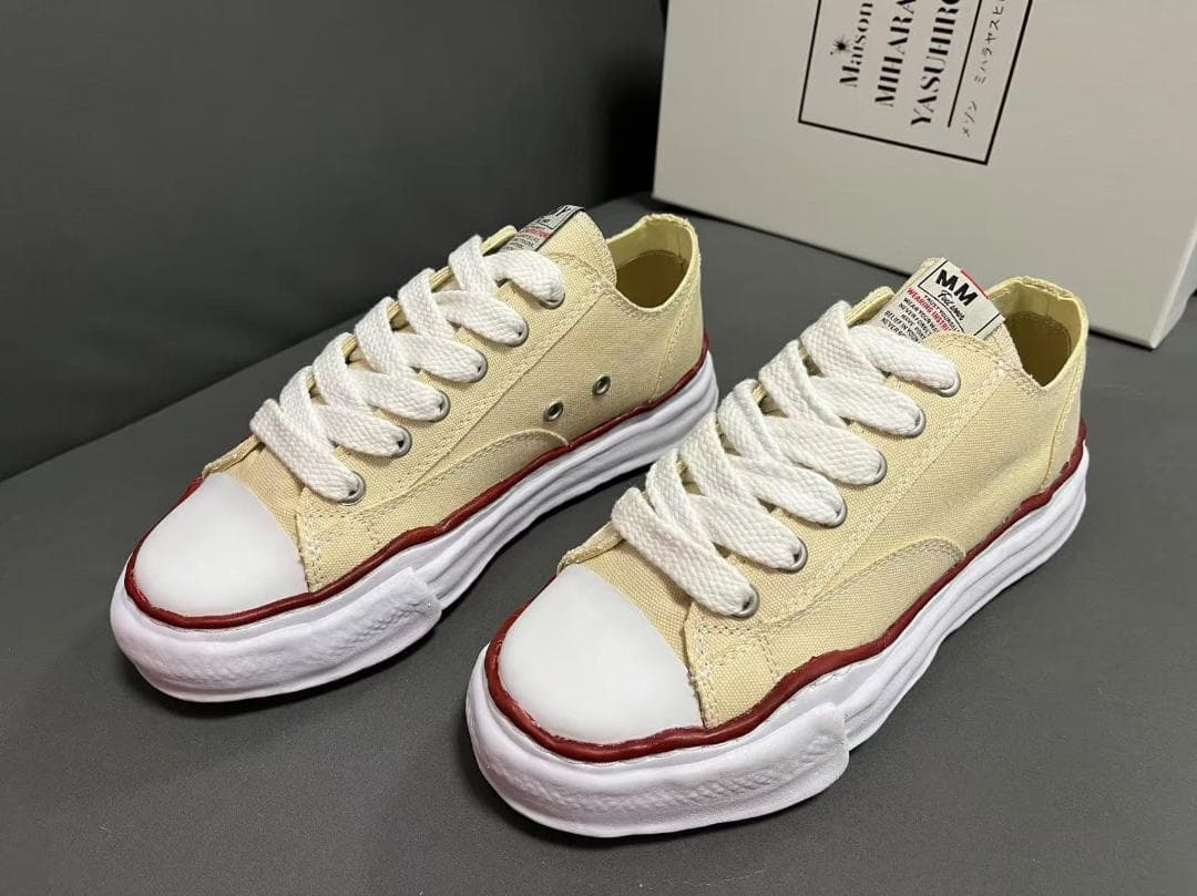 MMY ベージュ ローカットスニーカー