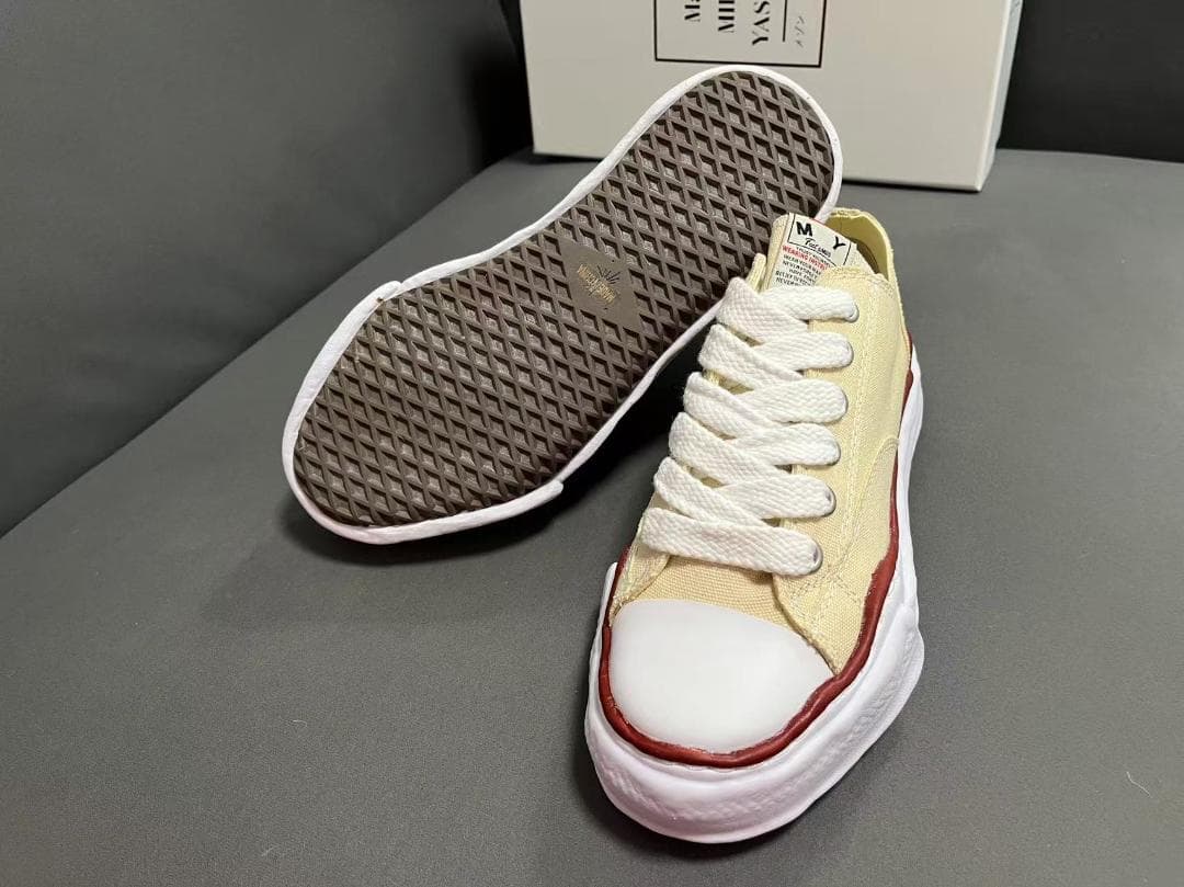 MMY ベージュ ローカットスニーカー