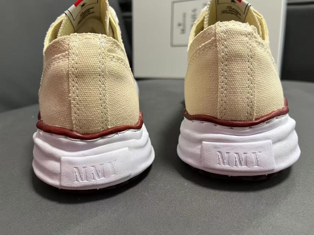 MMY ベージュ ローカットスニーカー