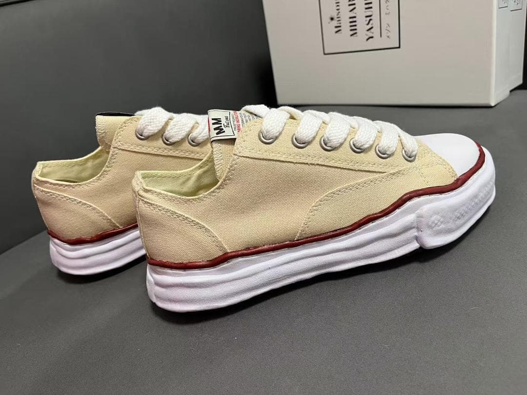 MMY ベージュ ローカットスニーカー