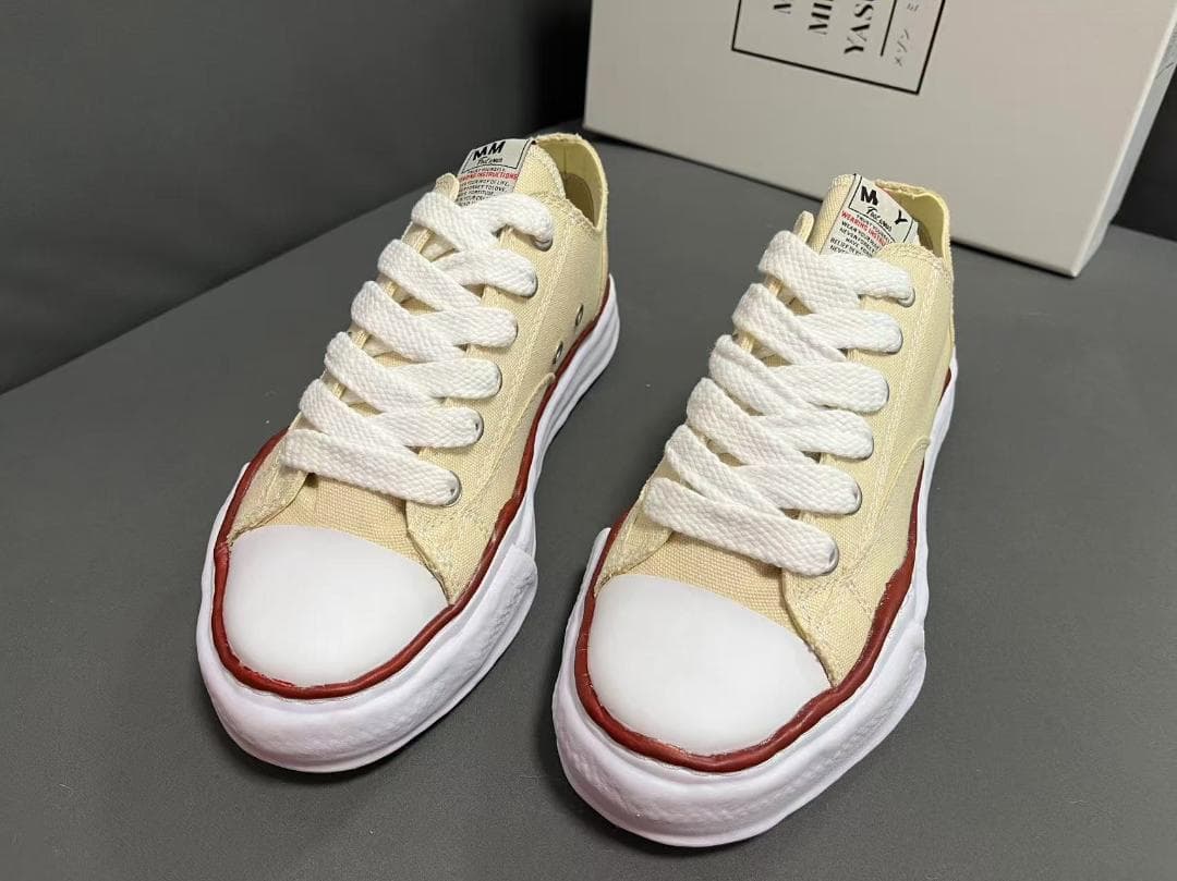 MMY ベージュ ローカットスニーカー