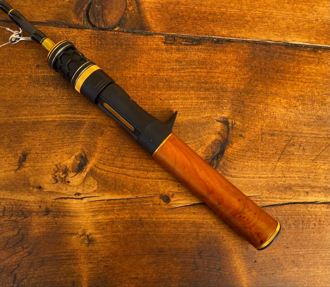 釣り竿セット　トラウトロッド　ウッドグリップ　丸型リール　ベイトロッド　渓流釣り