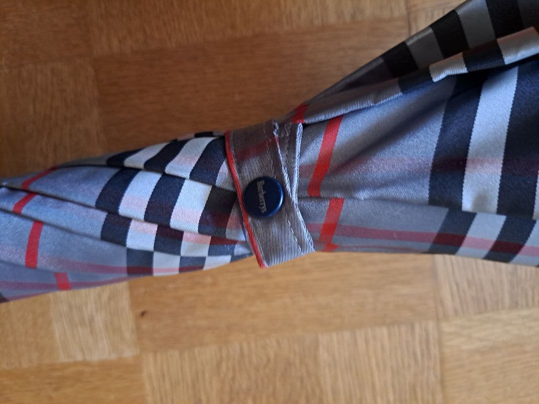 【美品】バーバリー 長傘 グレー ノバチェック 傘の柄 木製 シュリンク付き