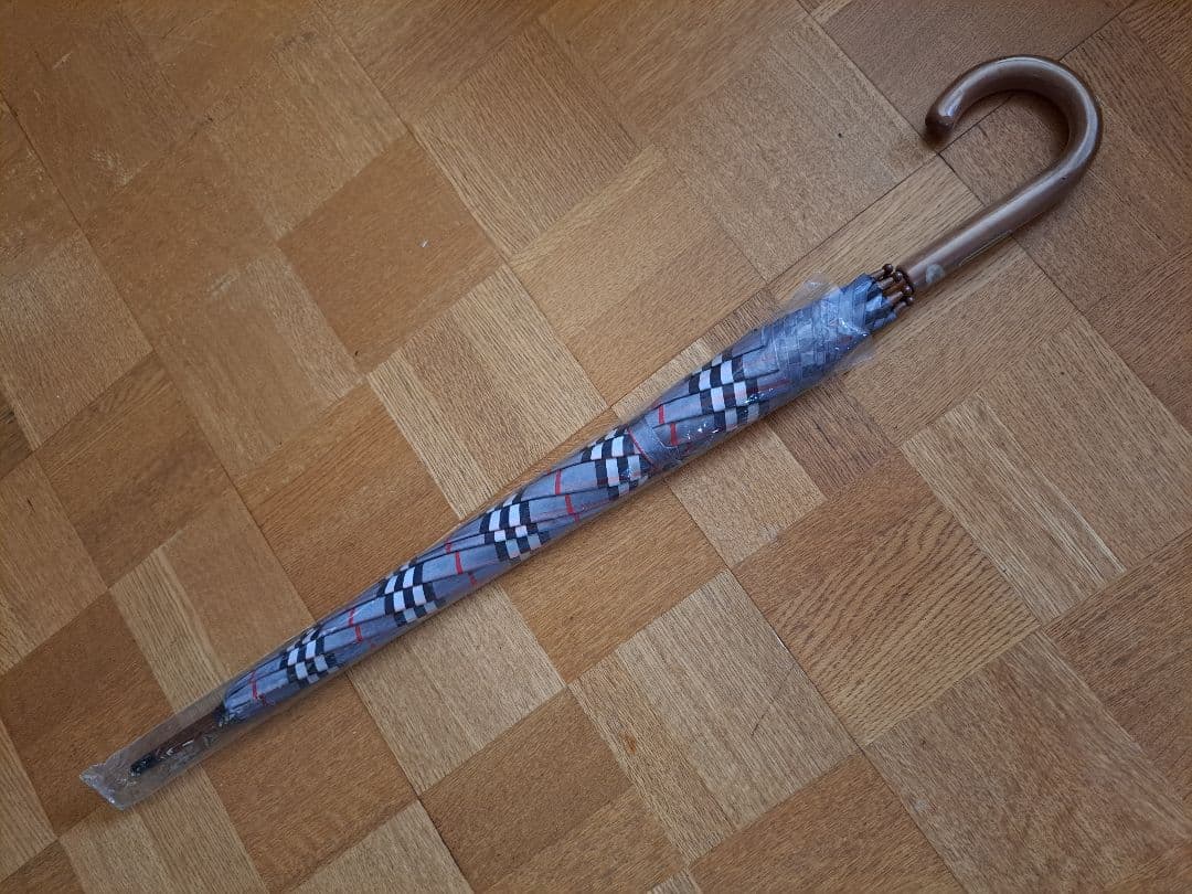 【美品】バーバリー 長傘 グレー ノバチェック 傘の柄 木製 シュリンク付き