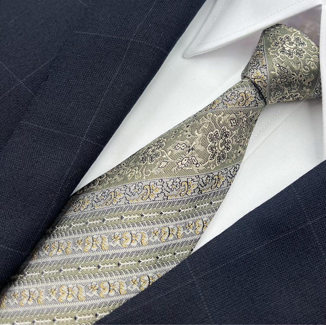 【美品】イヴサンローラン　ネクタイ　シルバー　レジメンタル 花柄　高級シルク