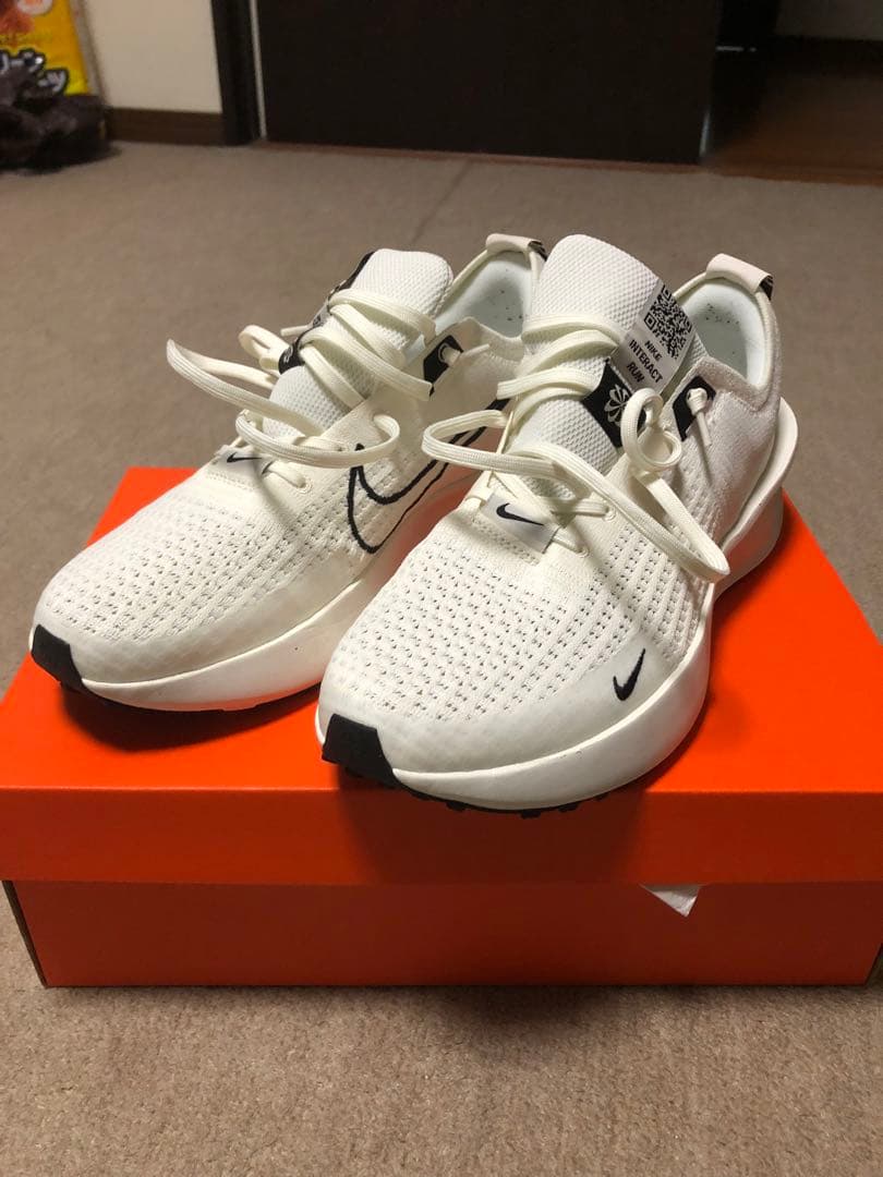 NIKE INTERACT RUN SE ナイキ　27.5 新品未使用　白