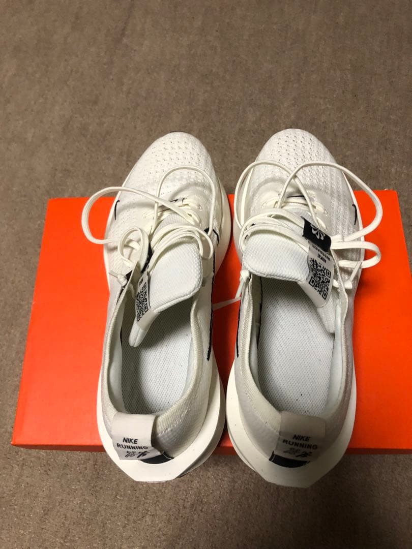 NIKE INTERACT RUN SE ナイキ　27.5 新品未使用　白
