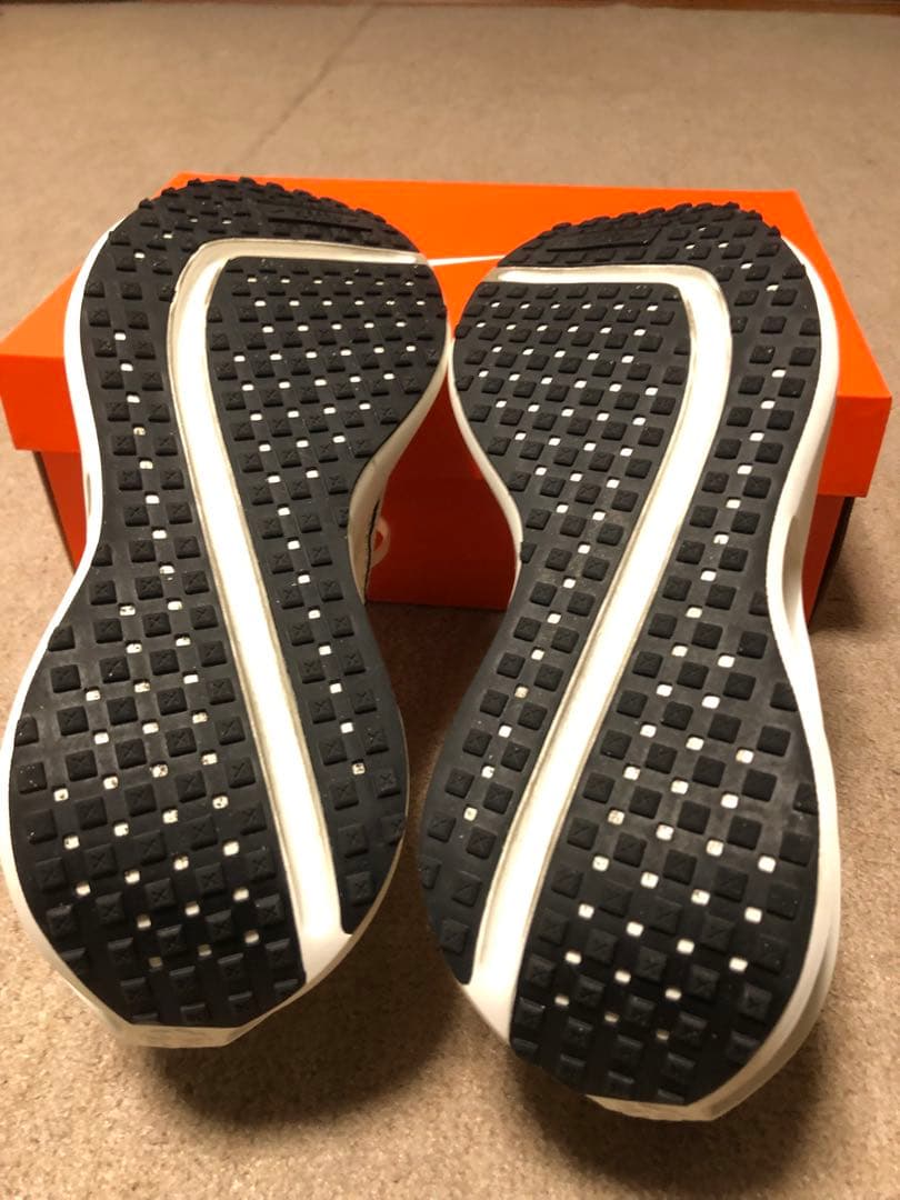 NIKE INTERACT RUN SE ナイキ　27.5 新品未使用　白