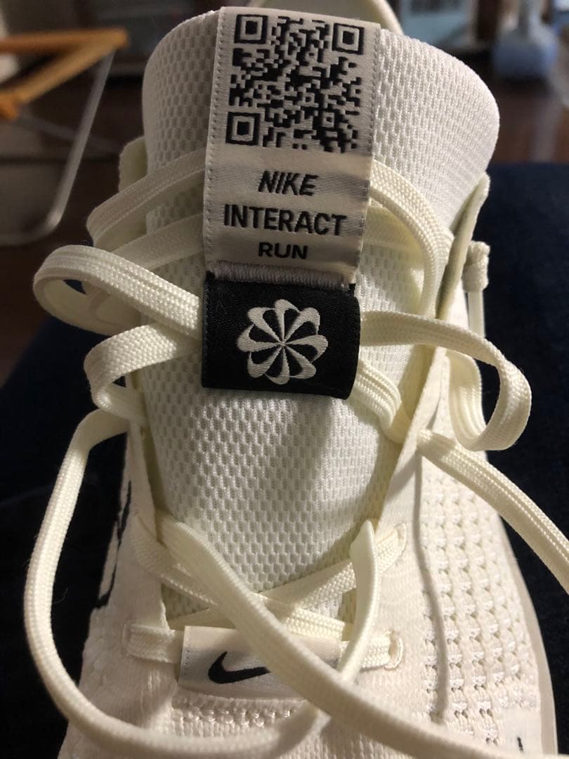 NIKE INTERACT RUN SE ナイキ　27.5 新品未使用　白