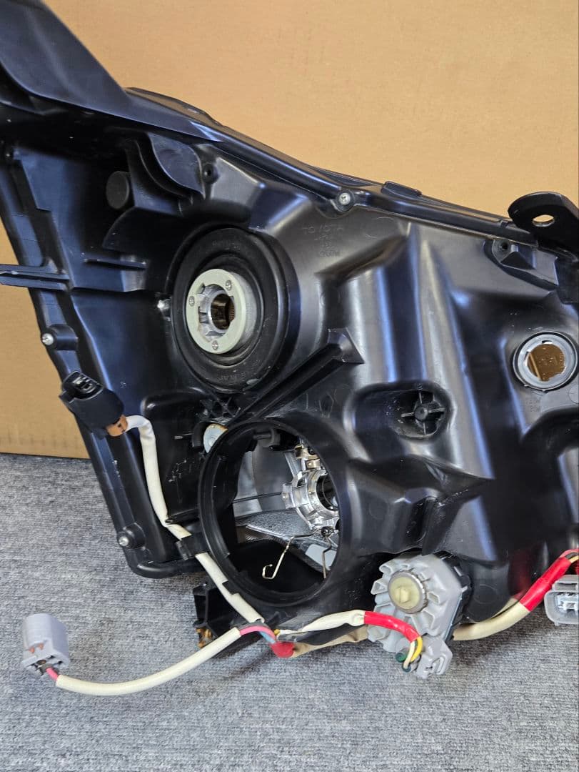 ノア ZRR70 左ヘッドライト