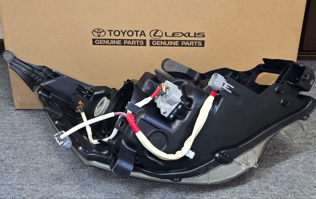 ノア ZRR70 左ヘッドライト