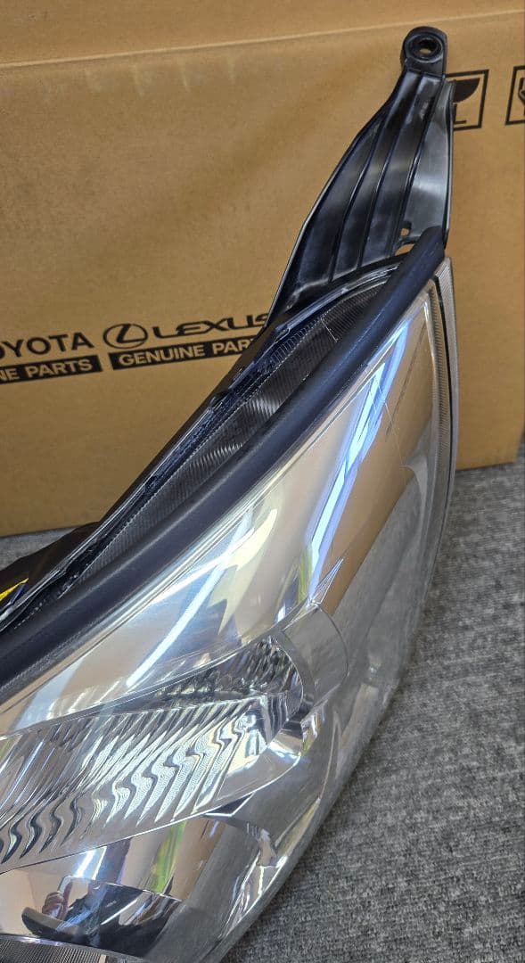 ノア ZRR70 左ヘッドライト