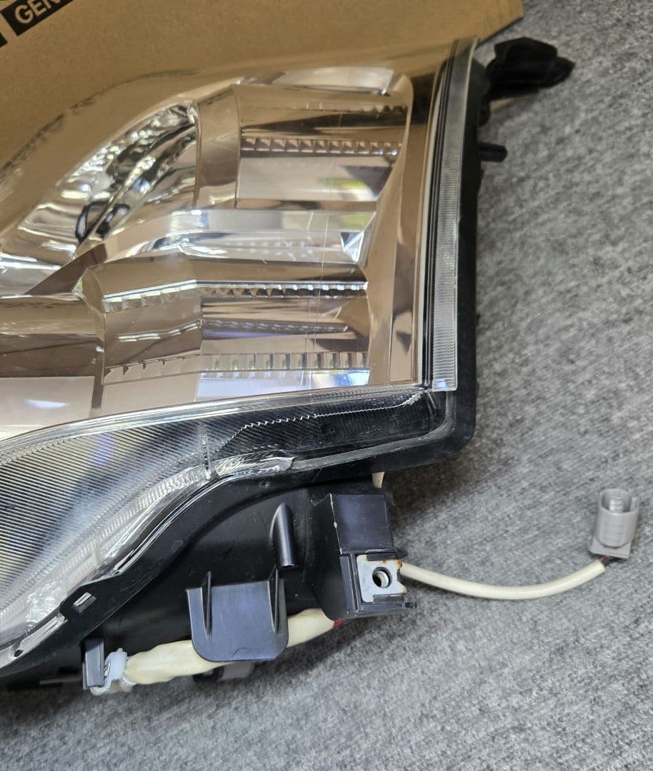 ノア ZRR70 左ヘッドライト