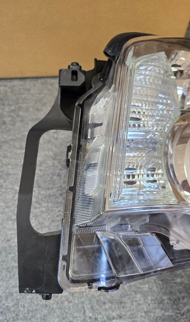 ノア ZRR70 左ヘッドライト