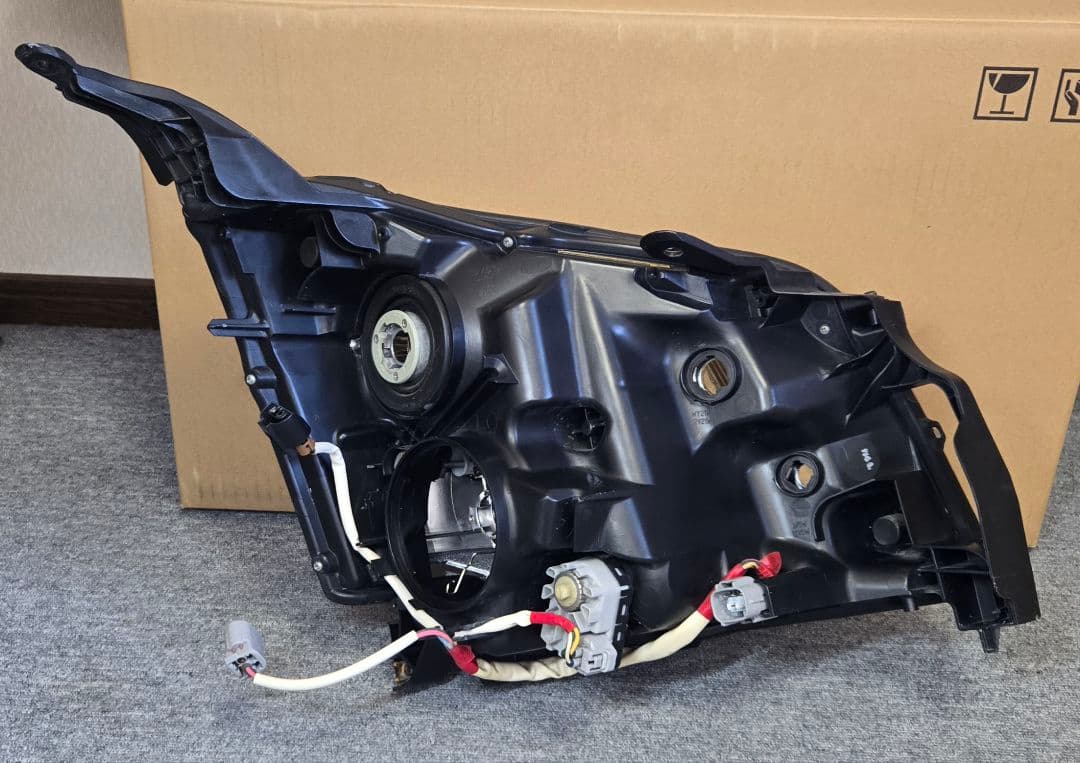 ノア ZRR70 左ヘッドライト