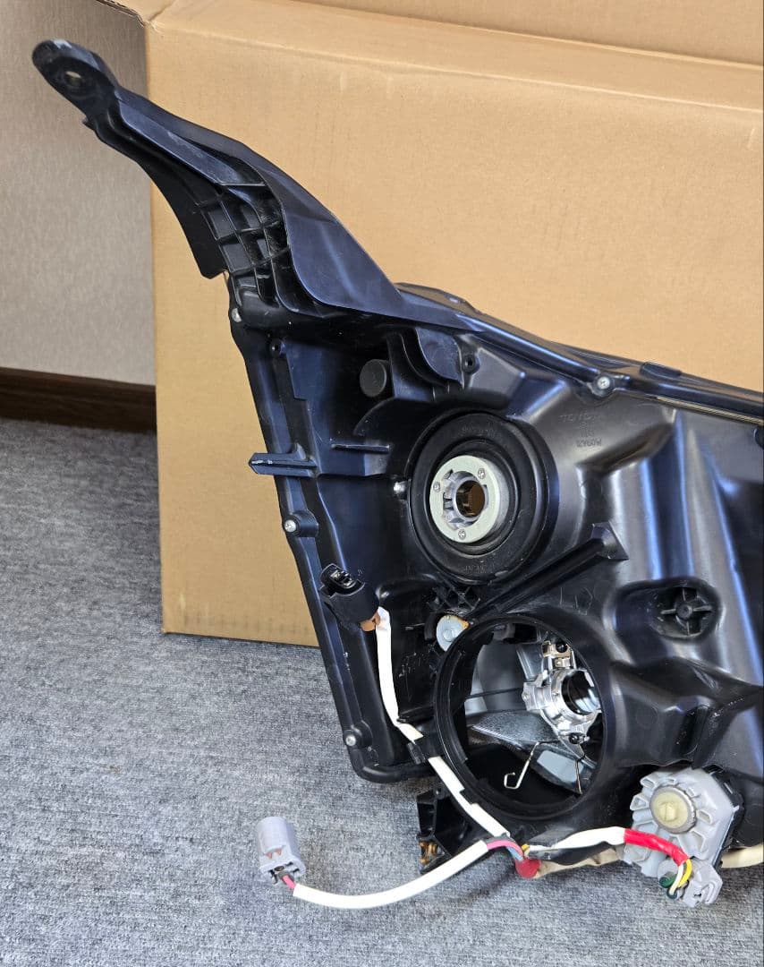 ノア ZRR70 左ヘッドライト