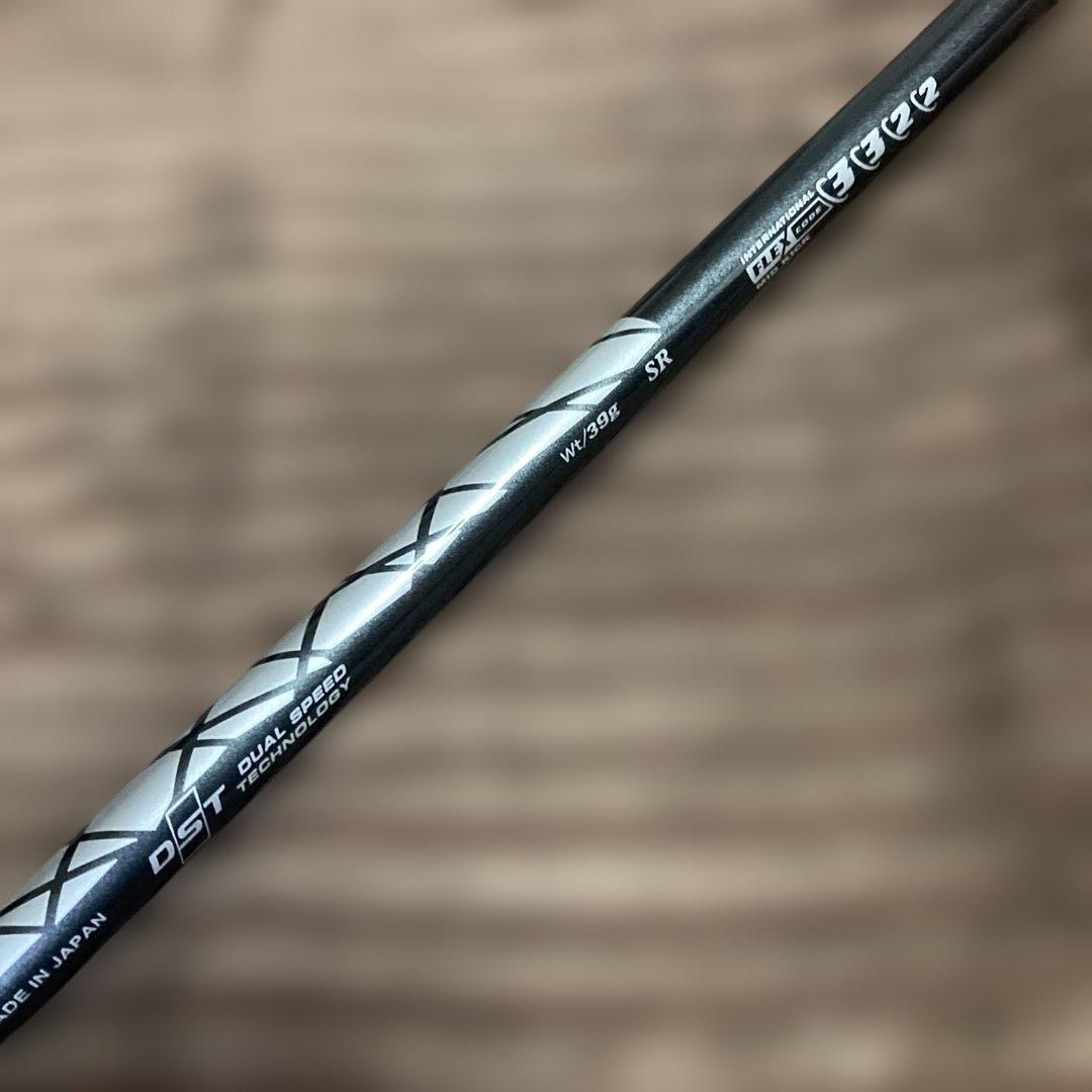 ゼクシオ12 ドライバー　10.5° SRシャフト　赤