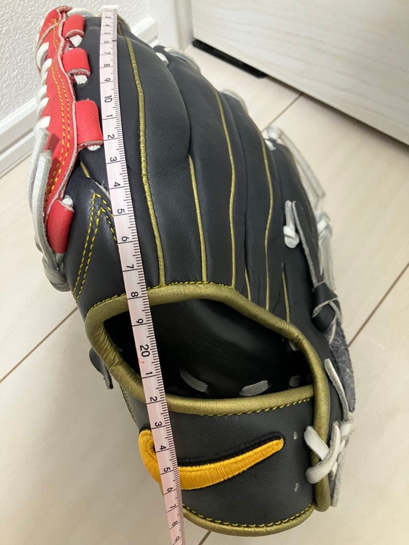 ナイキ❤️軟式　左用グローブ 黒/赤/黄