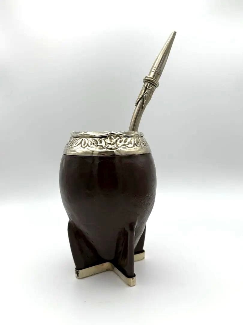 アルゼンチン伝統、高級マテ壺とボンビージャ