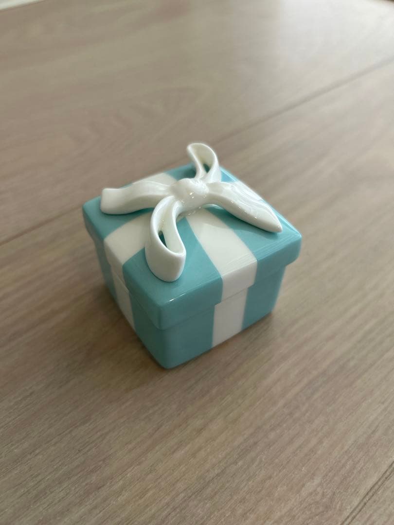 【新品未使用】★ティファニーTiffany & Co. ギフトボックス型小物入れ