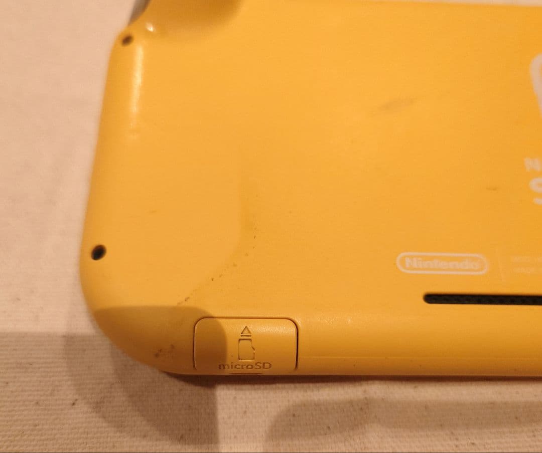 Nintendo任天堂　Switchライト　Yellow　ジャンク品