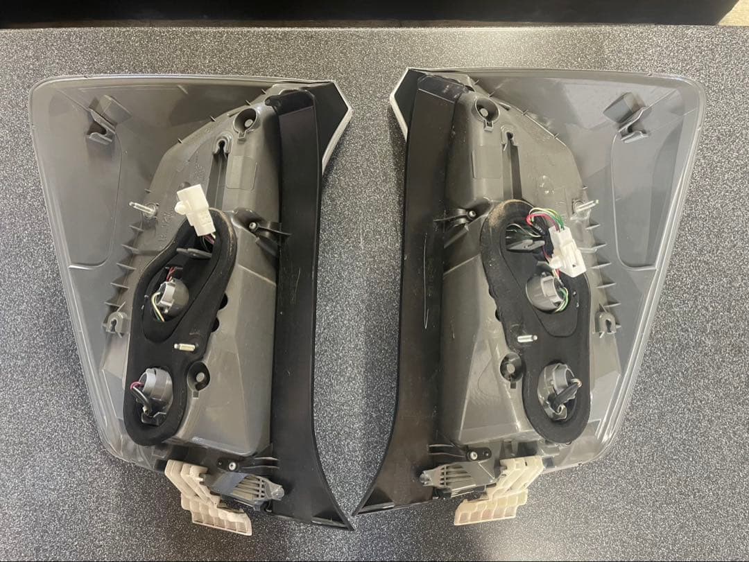 新年大特価セール‼️30プリウステールライト 左右セット クリア/レッド