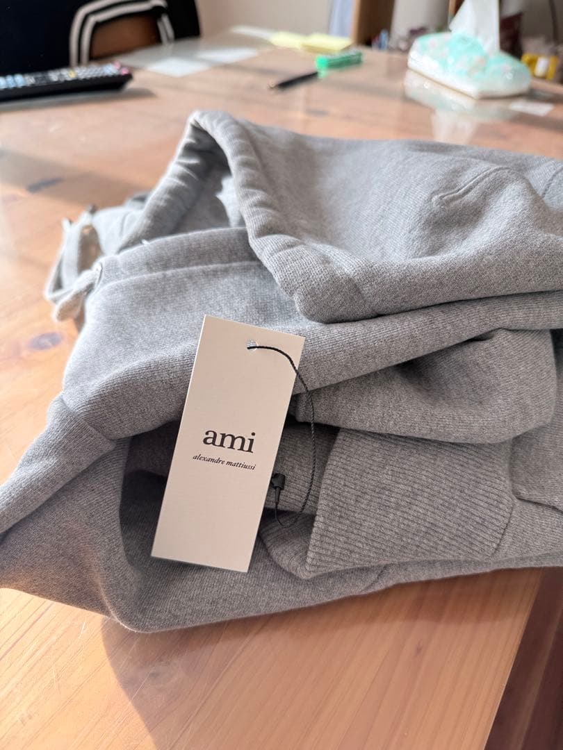 ami paris アミパリス フーディAMI DE COEUR ロゴ 刺繍