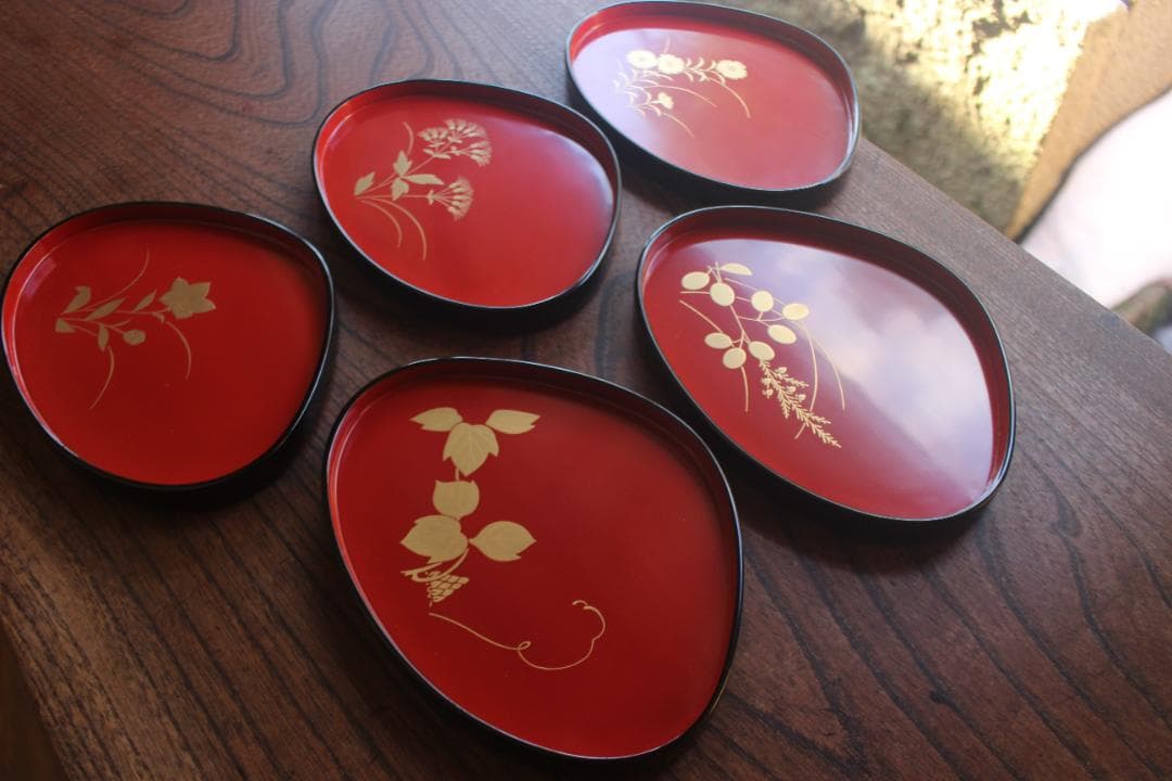 デッドストック！優美な秋草蒔絵の映える蛤形銘々皿5点（検輪島塗蒔絵皿小皿