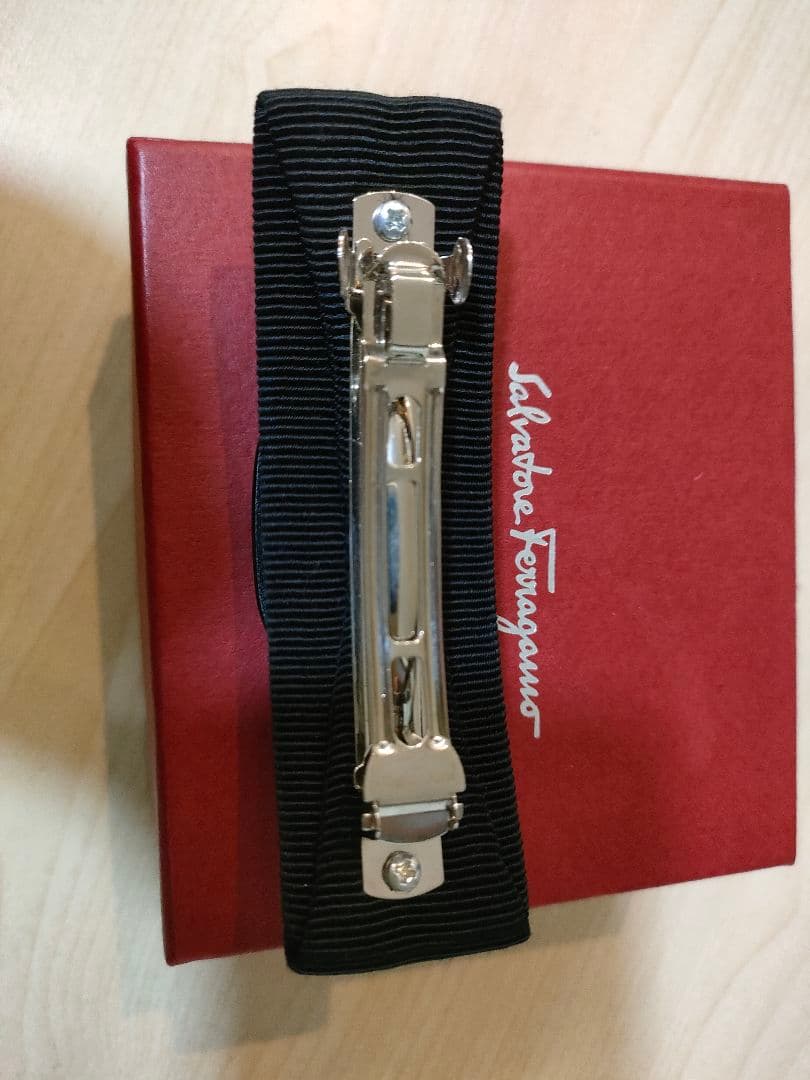 【美品】フェラガモ　バレッタ　ビジュー　ブラック　スワロフスキー　黒