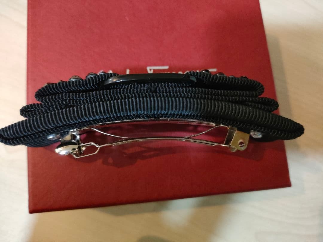 【美品】フェラガモ　バレッタ　ビジュー　ブラック　スワロフスキー　黒