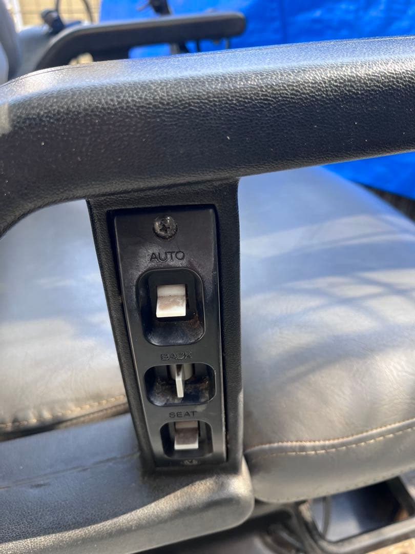 TAKARABELMONT製　電動バーバーチェア「PLUS」　美容院