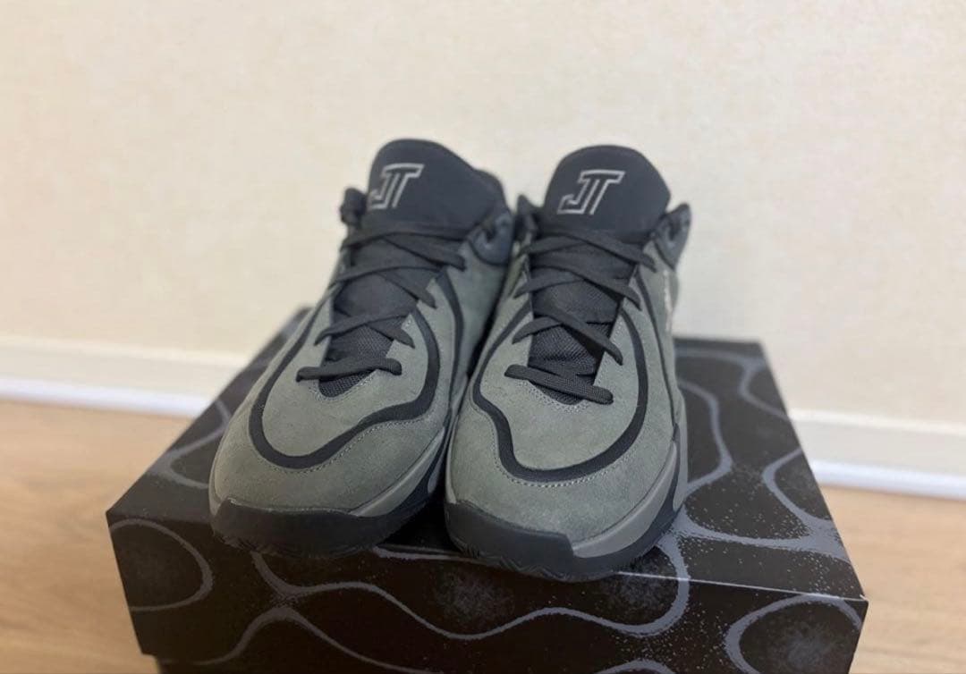 Jordan テイタム 4 スモークグレー バスケットボールシューズ